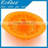 Silicone Cake Mold With Handle thumbnail-1