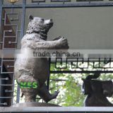 Bronze musical bear garde statue