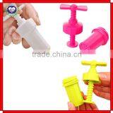 Garlic Press Peeler Crusher Presser Twist Kitchen Helper Gadget Cutter Hand Tool thumbnail-5