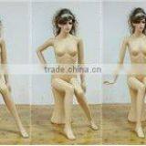 What a Beautiful Make-up Mannequin With Smoothy Surface and Elegant Posture Attacting Your Eyes