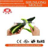 Yuyao Shunlong High Quality Vegetable and Fruit Peeler Plastic Mould thumbnail-2