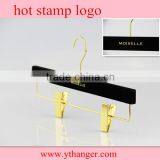 Durable Hook Red Anti-slip Plastic Clothes Hanger thumbnail-4