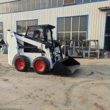The Luda 55 Skid Loader is Suitable for Turning Around and Steering in Narrow Spaces for Loading and Unloading Operations. thumbnail-4