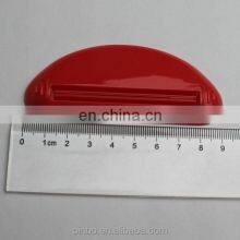 Популярный на рынке пластмассовый прижим для зубной пасты, диспенсер для зубной пасты thumbnail-3