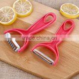 Plastic Handle Good Quality Stainless Steel Vegetable and Fruit Peeler thumbnail-4