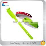 PVC Wrist Band NTAG 213 Chip Wristband Tag Machine Wholesale Factory Price thumbnail-1