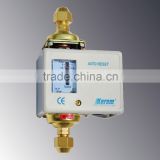 Flexible mounting bracket differential pressure switch
