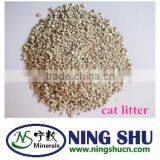 Bentonite Cat Litter as Cats Dogs Clean up Product thumbnail-2