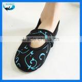 China Custom Woman Neoprene Non Slip Sock Manufacturer thumbnail-3