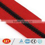 Fashion Ykk Color Red Tape Black Teeth Plastic Zipper thumbnail-1