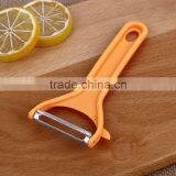 Customized Color Factory Wholesale PP Material Stainless Steel Blade Brush Shape Potato Peeler thumbnail-3