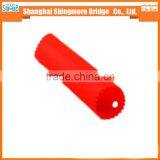 China Kitchen Tools Supplier Hot Sales High Quality Rubber Garlic Peeler in Low Price thumbnail-4
