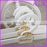 Customized Logo Clothes Hanger Gold Large Plastic Hanger thumbnail-3