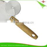 ZY-F1127A 2in1 Pizza Cutter and Pizza Wheel With Beech Wood Handle Multi Functional Pizza Server thumbnail-3