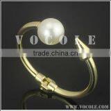 Spring Design Thin Cuff Gold Stainless Steel Pearl Bracelet thumbnail-1