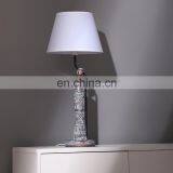 Американские современные индивидуально изготовленные настольные лампы с выключателем для внутреннего декора, с красивой статуэткой женщины на антикварной резиновой подставке