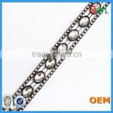 China Wholesale Plastic Rhinestone Trimming for Shoes & Wedding Dress Decoration thumbnail-1