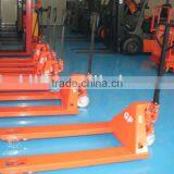 2.5Ton Hand Pallet Truck thumbnail-1