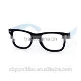 Glasses With Different Colors Lensens thumbnail-2
