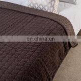 King Size Quilt Soft, Lightweight, Reversible and Hypoallergenic Bedding Wholesale thumbnail-3