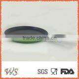 Hot Sell Carbon Steel Non-stick Round Pizza Pan With Bakelite Handle thumbnail-3