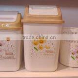 Sticked Colorful Plastic Trash Can, With Lids thumbnail-1