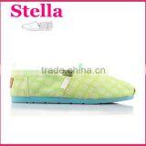 Comfort and Breathable Sneaker Slip on Rubber Sole Lady Canvas Shoes thumbnail-4