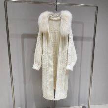 Sobrepeso! Este casaco de lã grossa com colarinho de raposa superdimensionado faz com que as mulheres pareçam mais esguinças no inverno. thumbnail-2