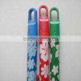 PVC Coated Wooden Stick for Broom Handle With Plastic Hook 120*2.2cm Pvc Coated Wooden Broomstick thumbnail-3