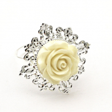 IN STOCK White Plastic Metal Flower Plant Napkin Ring For Wedding Festival Decor Wholesale thumbnail-4
