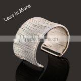Popular Frosted Gold Bangles for Girls Jewelry,silver Hollow Iron Bangle in Yiwu thumbnail-2