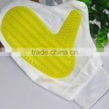 Pet Bathing Massage Brush Gloves thumbnail-1