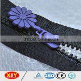 high quality ykk color custom flower puller plastic zipper