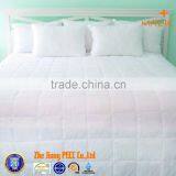 Luxurious Silk Fabric 90% Goose Down Filled Comforter, Super Soft for 5 Star Hotel thumbnail-1
