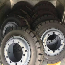 900R20 Solid Truck Tyre thumbnail-2