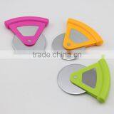 Plastic Handle Pizza Cutter With Stainless Steel Wheel thumbnail-6