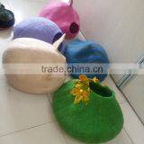 100% New Zealand Wool Felt Cat Cave With Cat Balls Toy thumbnail-6
