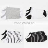 Custom Wholesale Mens Fashion Black and White Stripes Socks thumbnail-5