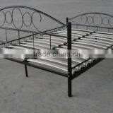 2012 new design queen metal iron bed with wood slat