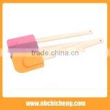 Durable Soft Silicone Kitchen Utensils Eco-friendly Pastry Spatula Silicone Wooden Handle Spatula thumbnail-1