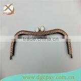 21*7.5cm Red Antique Brass Metal Handbag Frames With White Candy Kiss Lock