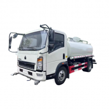 Best Selling Sinotruck Howo 5000L 4*2 Water Truck for Sale thumbnail-1