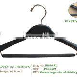 HS0504RU Custome Hanger Wood With Soft Rubber Effect Suit Hanger With Hanging Bar Wholesale 1000ps up Logo Printed Workable thumbnail-1