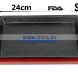 25cm Rectangular Cast Iron Pizza Frying Pan Dish With Red Wooden Base