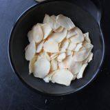 Good Quality Dehydrated Garlic Flakes From China With KOSHER Certificated thumbnail-2