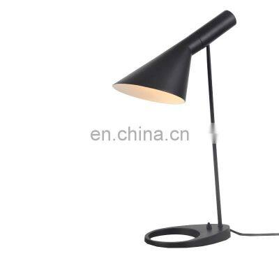 Europe Originality Style Black Decorative Desk Lamp Reading LED Table Lamp for Bedroom