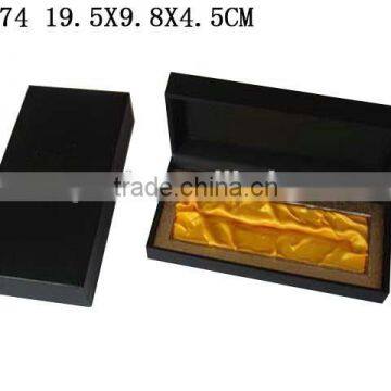 Customized Luxury Leatherette Paper Packaging Plastic Jewelry Perfume Box with Golden Satin Insert Manufacturers China T574