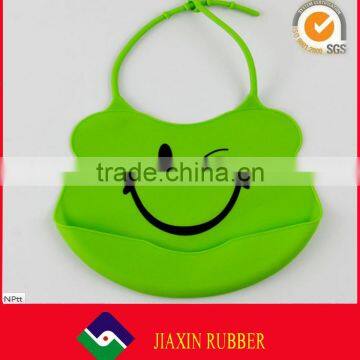 China Triangle FDA silicone baby bib custom