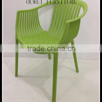 green plastic unfolding chair