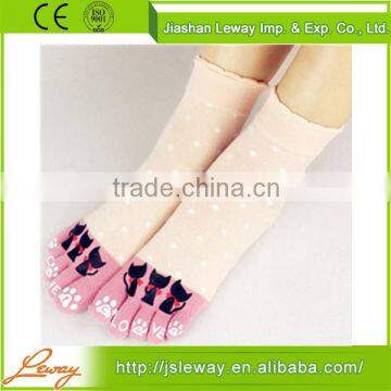 Custom knitted toe separators socks,cotton terry toe socks,cotton women toe separators socks